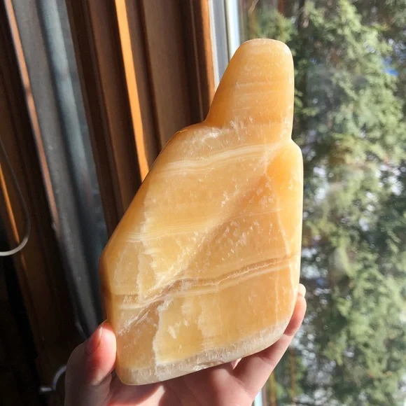 Orange calcite crystal freeform - Picture 8 of 10